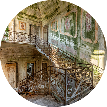 Forgotten stairs of Italy van Oscar Beins