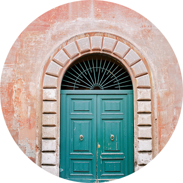 Turquoise groene deur in Trastevere, Rome. Foto print Italië - kleurrijke analoge fotografie van Raisa Zwart