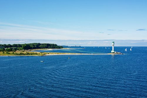 Kieler Fjord - Friedrichsort Vuurtoren en Falckenstein Strand II van Gisela Scheffbuch