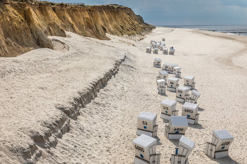 Strandstoelen bij de Rote Kliff in Kampen, Sylt van Christian Müringer