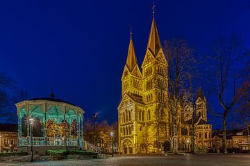 Kiosk und Munsterkerk Roermond Abendaufnahme von Twan van den Hombergh