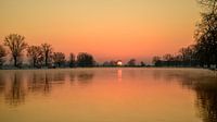 Kalter Sonnenaufgang an der Maas bei Grave