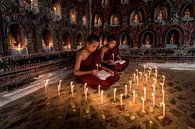 Lerende monniken in klooster in  Nyaung Shwe vlakbij Inle in Myanmar.  van Wout Kok thumbnail