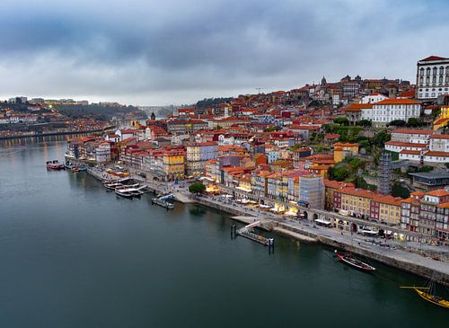 Farbenfrohes Porto und der Fluss Douro in Portugal