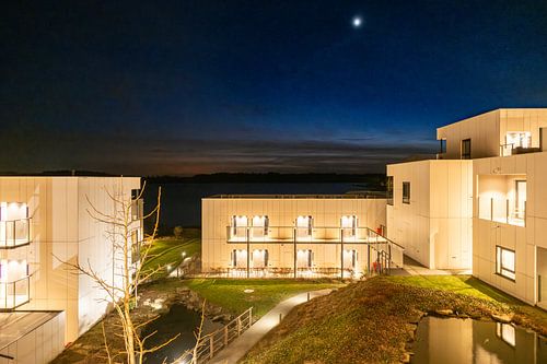 Golden Lakes Hotel van Peter Marinus