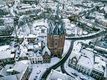 La vieille porte de Zwolle Sassenpoort par une froide matinée d'hiver