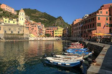 Haventje van Vernazza, een Cinque Terre pareltje. van FotoBob