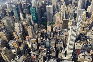 Vue de l'Empire State Building sur Manhattan New York sur Merijn van der Vliet