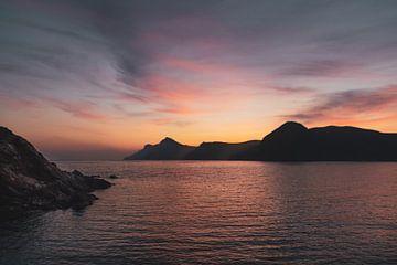 zonsondergang aan de Mediterraanse zee van Marinus Engbers