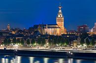 Photo de nuit de l'église St. Stevenskerk à Nijmegen par Anton de Zeeuw Aperçu