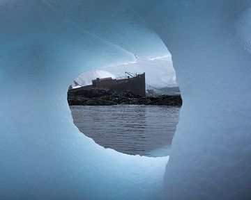 Het wrak van de Governoren in Antarctica van Anges van der Logt