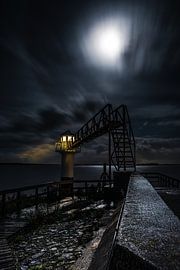 Leuchtturm bei Nacht und Vollmond von Jan Hermsen