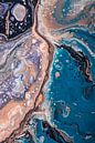Vloeibare kleuren, abstract: turquoise, paars, aardetinten, oudroze en van Marjolijn van den Berg thumbnail