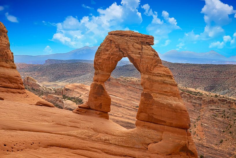 Delicate Arch in Arches National Park, USA by Gert Hilbink