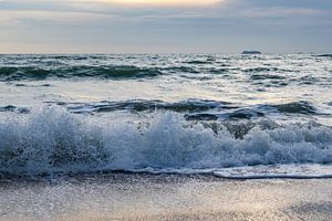 Ebbe und Flut - Koh Lanta's Küstenlinie von Femke Ketelaar