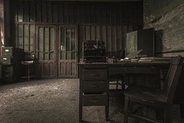 out of office by Christophe Van walleghem