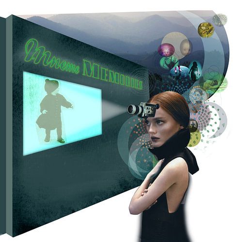 Vrouw met een projectorkoptelefoon