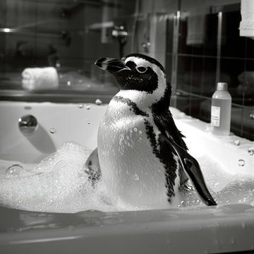 Fröhlicher Pinguin in der Badewanne - Ein bezauberndes Badezimmerbild für Ihr WC von Felix Brönnimann