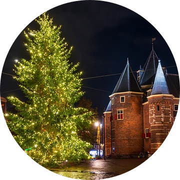 Amsterdam Waag op de Nieuwmarkt met een kerstboom