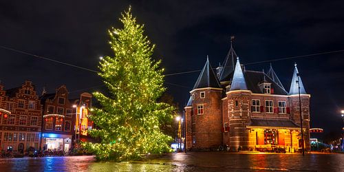 Amsterdam Waag au Nieuwmarkt avec un arbre de Noël sur Sjoerd van der Wal Photographie