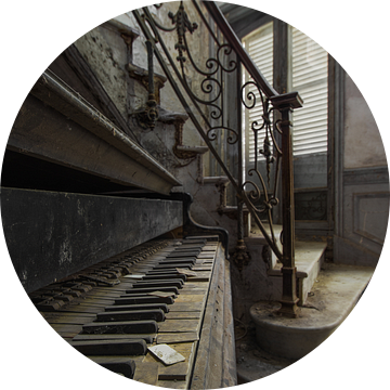 Prachtige piano in verlaten kasteel van Kristof Ven