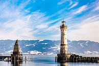 Bayerischer Löwe und Leuchtturm Hafen Linda am Bodensee in Bayern mit schweizer Alpen Deutschland von Dieter Walther Miniaturansicht