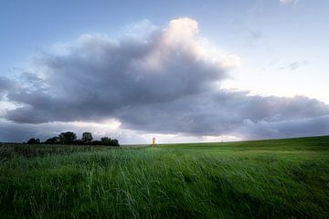 Wolkenmeer über dem Pilsumer Leuchtturm von Marc-Sven Kirsch