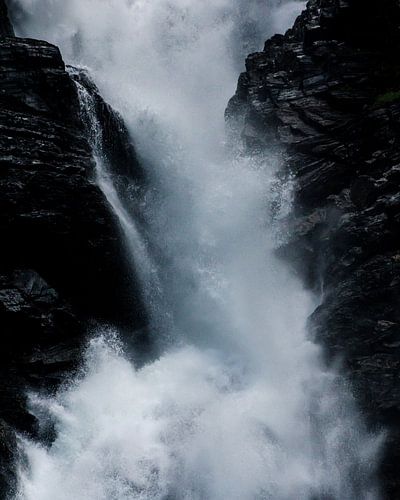 Chute d'eau sauvage en Norvège