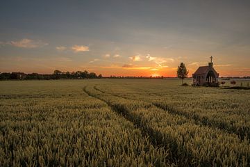 Zonsondergang bij de kapel van Moetwil en van Dijk - Fotografie