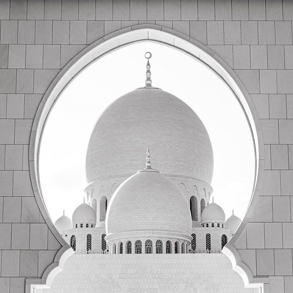 Koepel van de Sheikh Zayid Moskee in Abu Dhabi in zwart-wit van Dieter Walther
