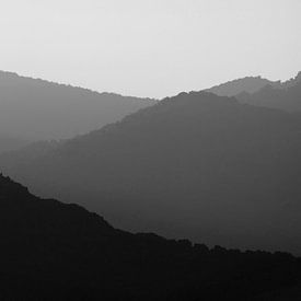 Coucher de soleil dans les montagnes sur Dennis Claessens