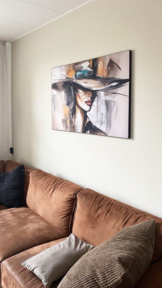 Vrouw met hoed van Koffie Zwart