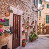 Altstadtgasse in Valldemossa, Mallorca von Christian Müringer