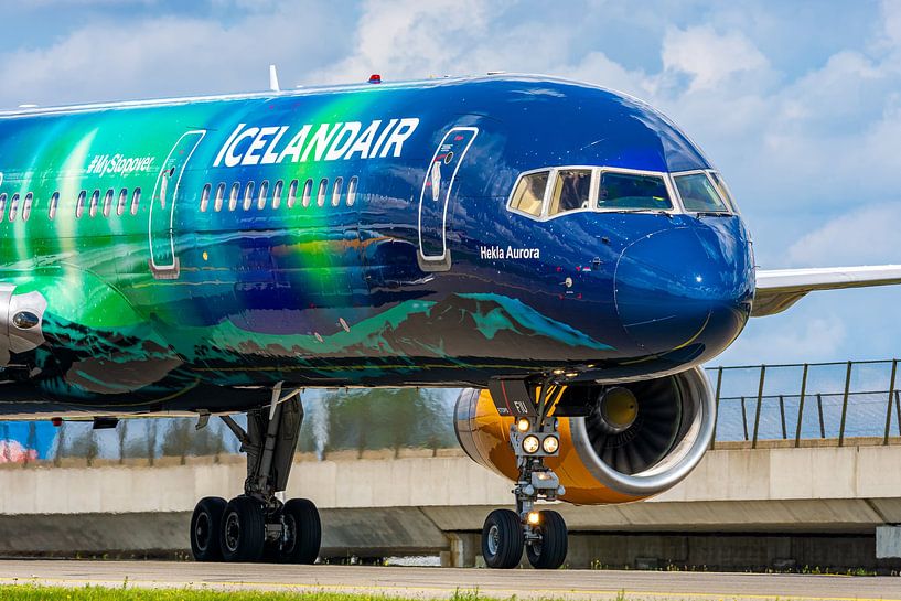 icelandair 757 hekla aurora livery schiphol by Arthur Bruinen
