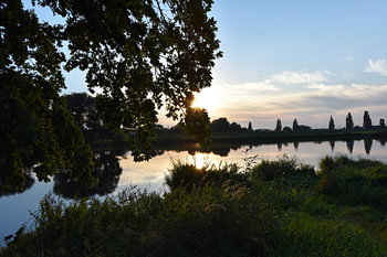 Sonnenuntergang am Fluss