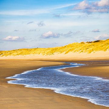 Licht en schaduw op het strand van Buellom