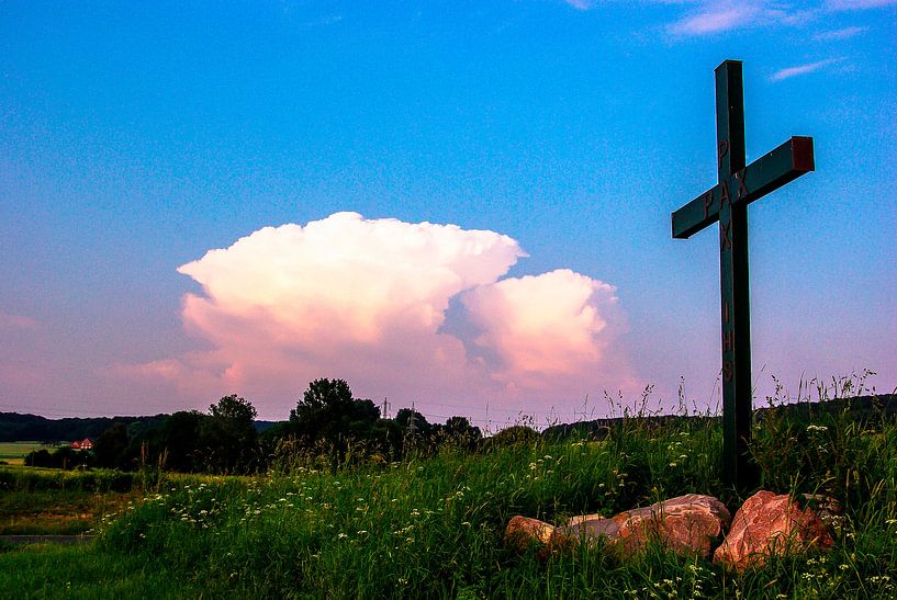 The cross on the way edge by Norbert Sülzner