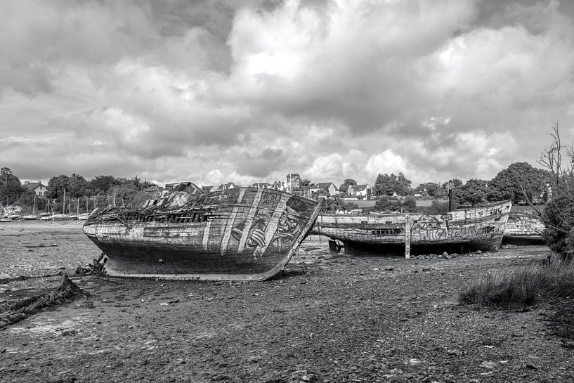 HDR urbex Cimetiere a bateaux ship graveyard at Quelmer brittany by W J Kok