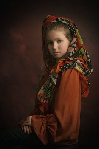 Meisje in bruin-oranje 1