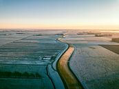 Zuiderzeedijk van bovenaf gezien tijdens een winterse zonsondergang van Sjoerd van der Wal Fotografie thumbnail