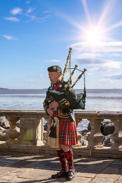 Scotsman with kilt plays a bagpipe by Tilo Grellmann