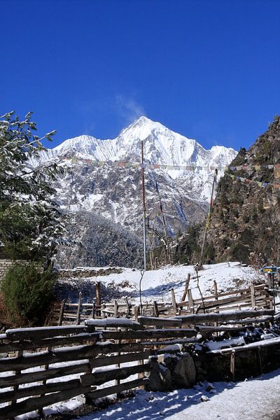 Betoverend berglandschap met sneeuwtoppen van aidan moran