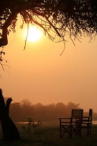 Zonsopkomst bij de south luangwa rivier Zambia,  Afrika. Zen, rust