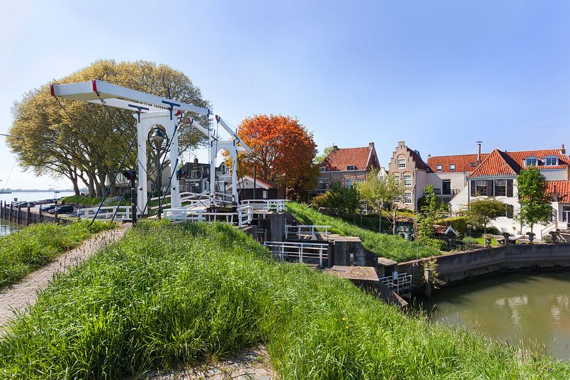Village view of picturesque Schoonhoven with drawbridge by Peter de Kievith Fotografie