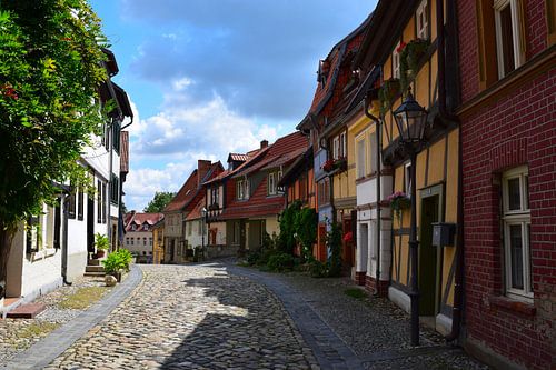 Fachwerkhäuser in Deutschland an einem sonnigen Sommertag - ein heiteres Bild jahrhundertealter Architektur