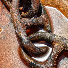 chaîne d'ancre rouillée dans un port grec sur Jan Fritz