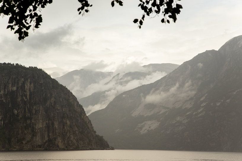 Scandinavian landscape, fog in the mountains in Norway | fine art photo print by Karijn | Fine art Natuur en Reis Fotografie