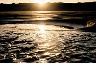 Splashing water on the beach by Sjoerd van der Hucht thumbnail