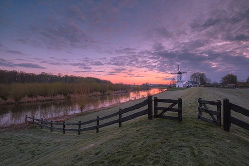 Molen De Vlinder aan de rivier de Linge in de Betuwe