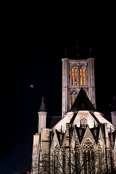 Blood Moon in Ghent by Marcel Derweduwen